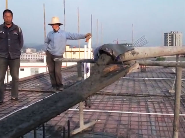 山東力源機(jī)械，車(chē)載式攪拌拖泵一體機(jī)現(xiàn)場(chǎng)施工視頻